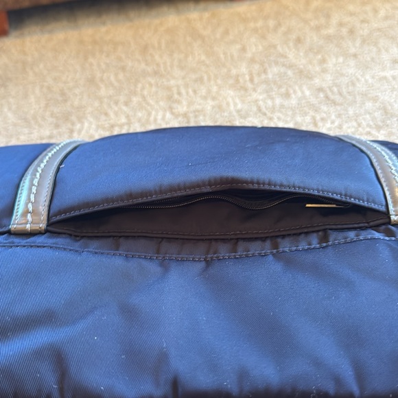 VERA BRADLEY Midtown Travel Bag in classic navy NWT - Picture 15 of 16
